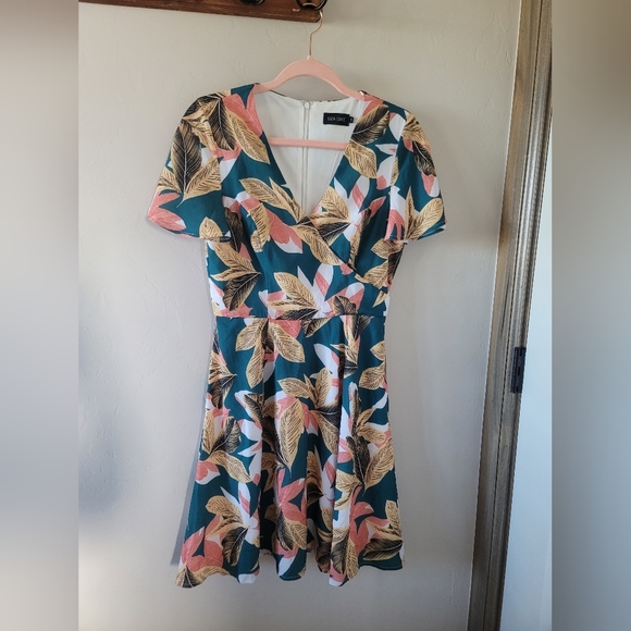 Liza Luxe Dresses & Skirts - Liza Luxe Tropical Flutter Sleeve Dress